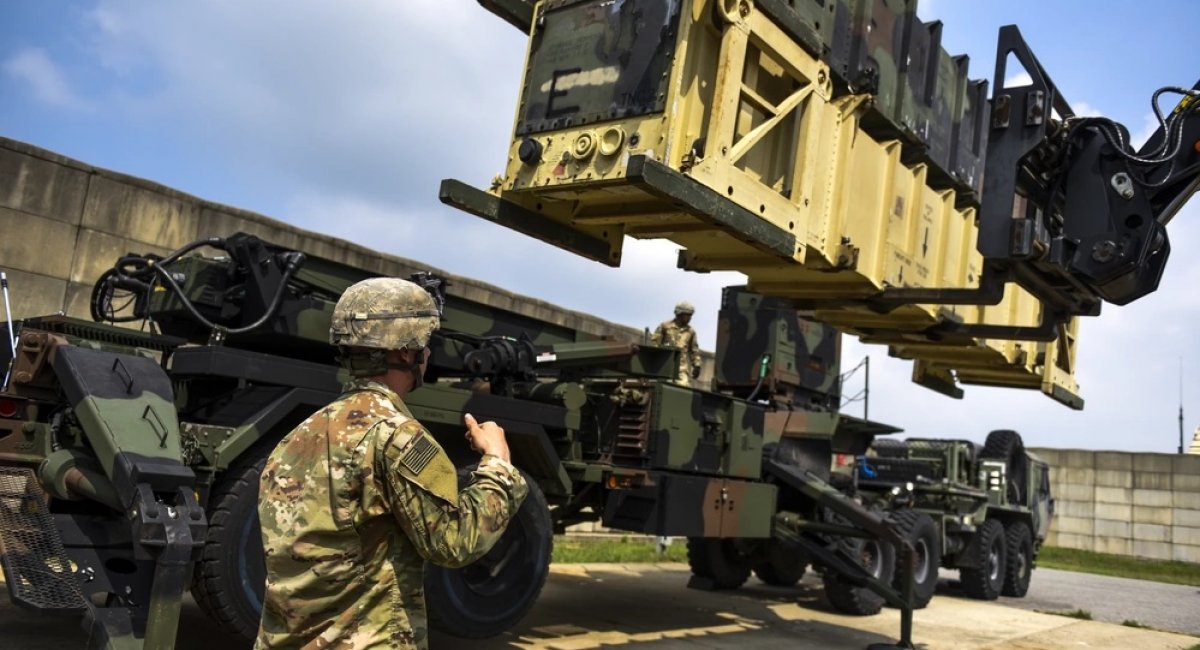 Illustrative photo: Patriot missiles (practice dummies) placed on the launcher during Patriot reloading training / Illustrative photo credit: 