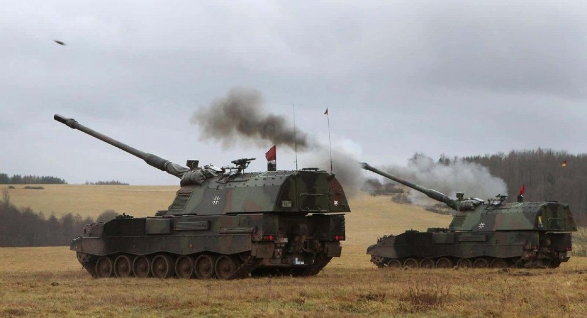 The Ukrainian warriors who are being trained have completed the theoretical part and started practical classes on shooting from PzH 2000 howitzers