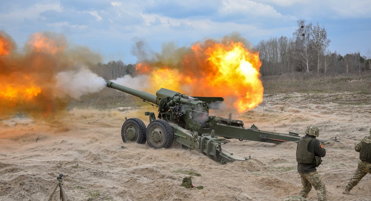 Gunners of the 26th Artillery Brigade fire from  152 mm Giatsint  towed field gun 