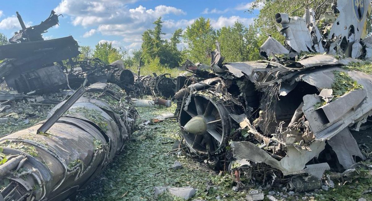 Remains of Ukrainian jets at the Kanatove airfield in Kirovohrad Oblast. July 2022 / Credits: SBU