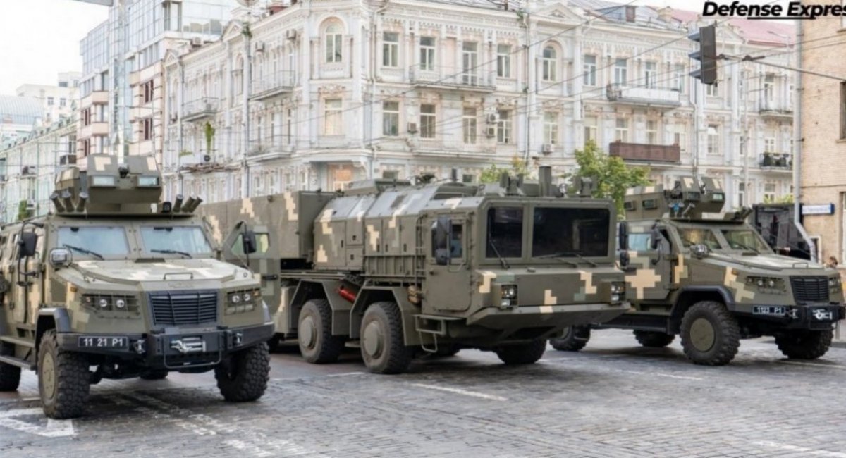 Sapsan tactical missile system launcher during a 2021 military parade rehearsal, accompanied by Ukrainian Kozak-2M1 armored vehicles / Photo credit: Defense Express