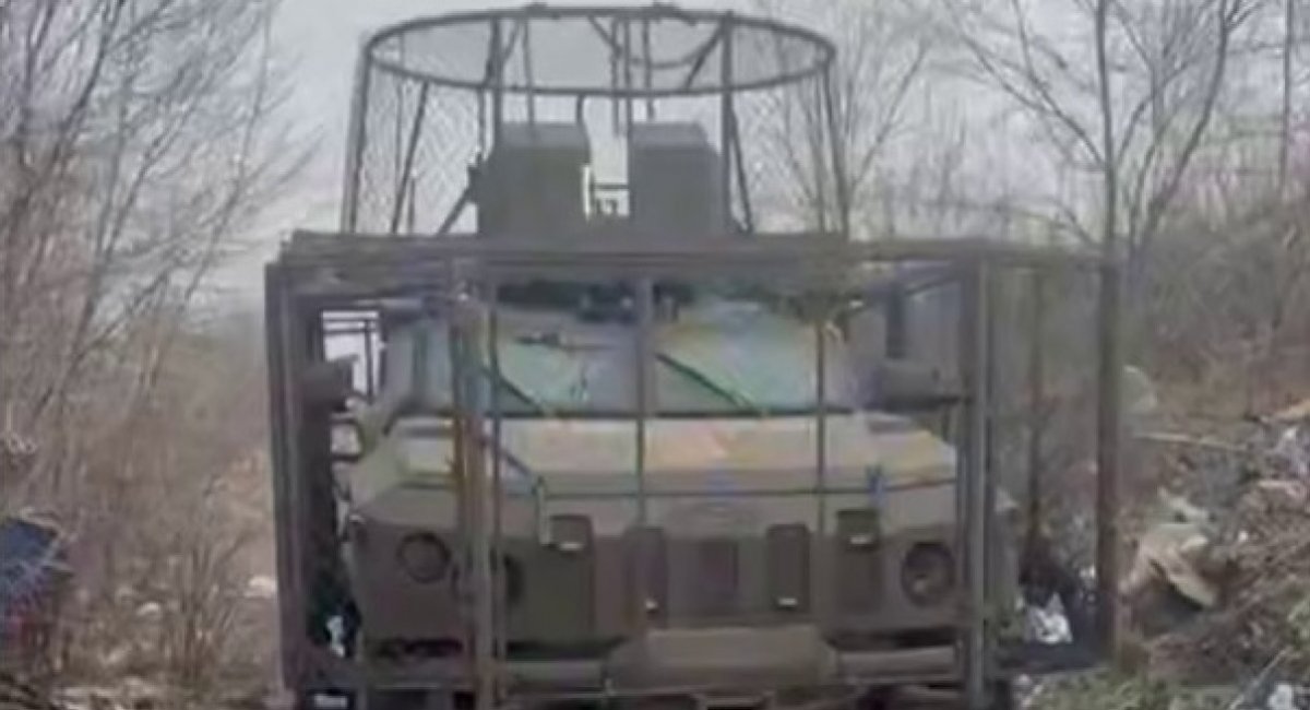 A Novator APC with additional anti-drone protection / Screenshot of an open-source video