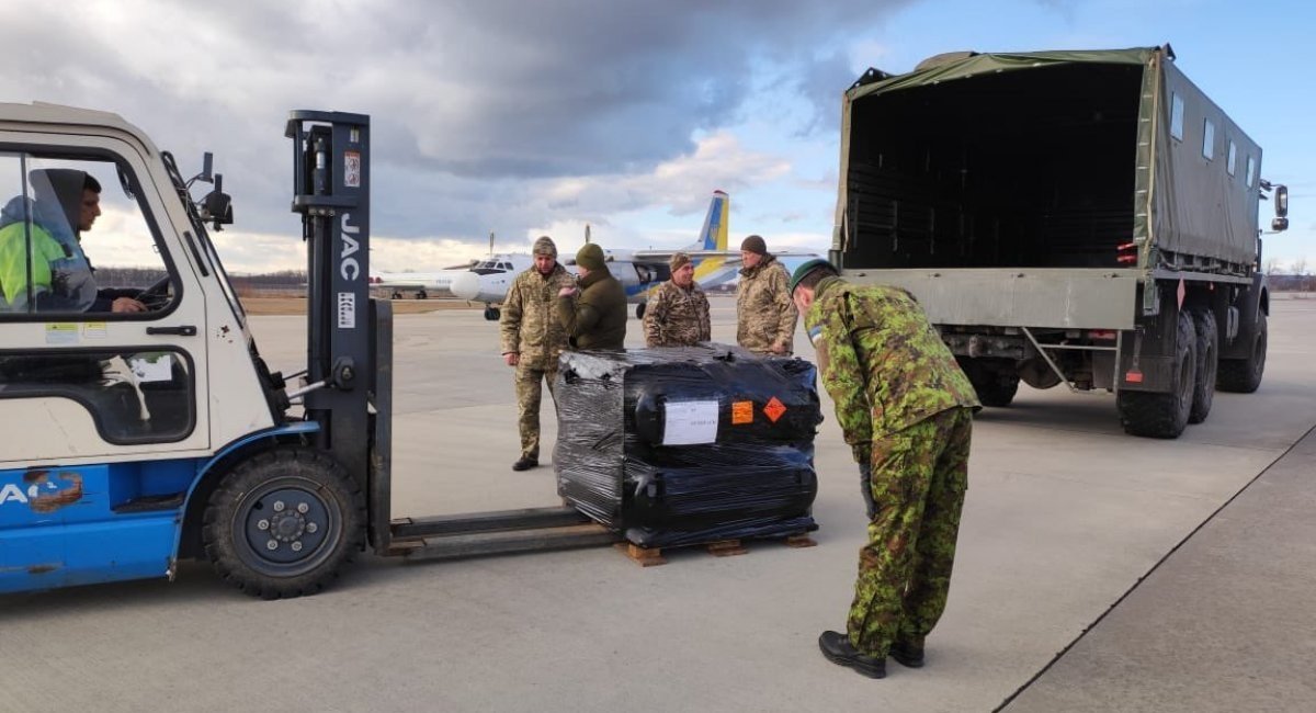 Illustrative photo: a shipment of Estonian military aid shortly after arrivel to Ukraine. February, 2022 / Photo credit: Kaimo Kuusk, Ambassador of Estonia to Ukraine on Twitter