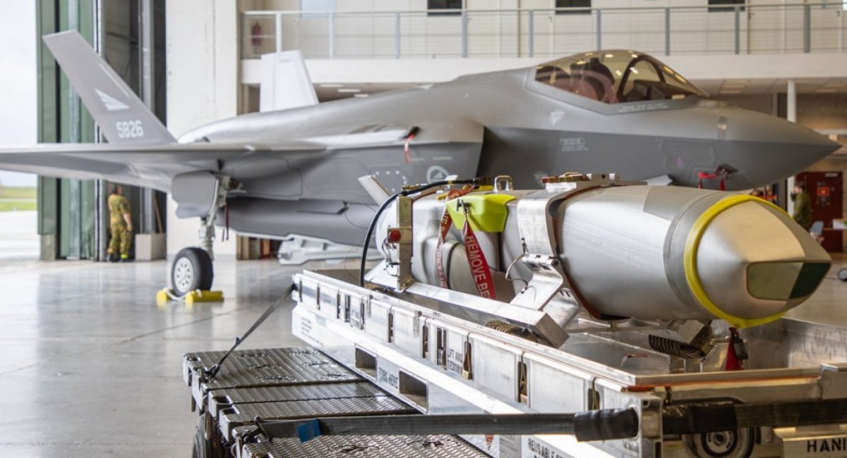 JSM cruise missile alongside an F-35 / Photo credit: Forsvaret