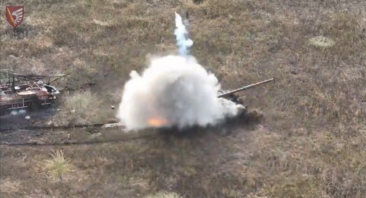 Ukraine's paratroopers destroy russian tank / video screengrab