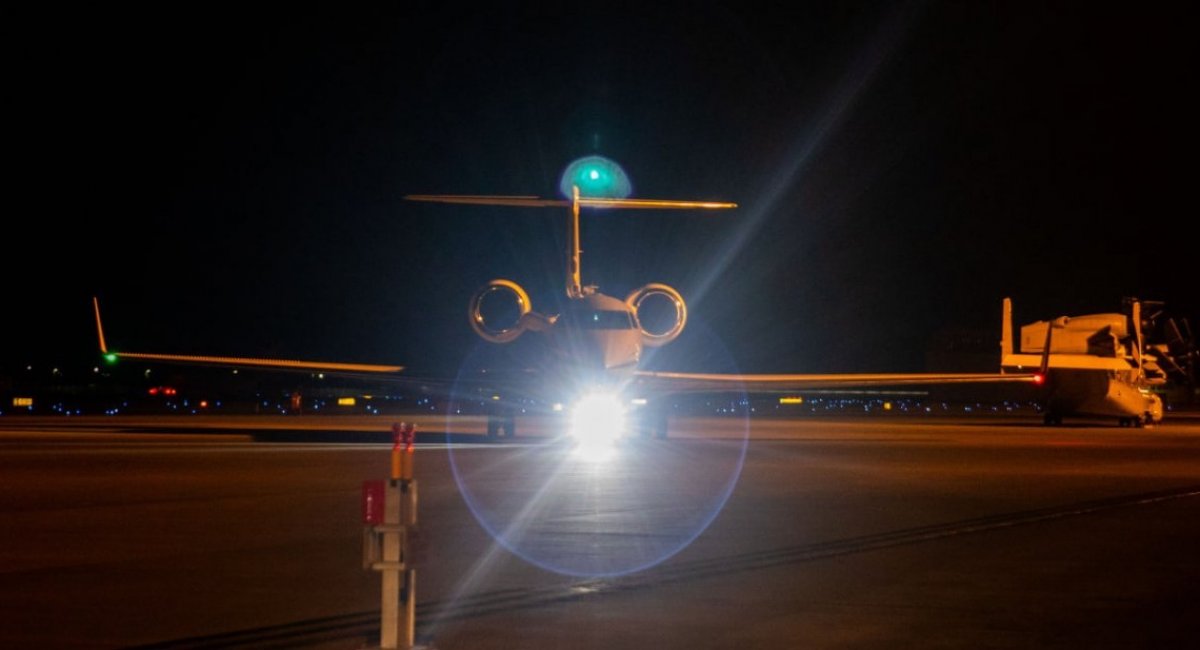 Bombardier Global 6500 aircraft arrival at U.S. Marine Corps air base / Photo credit: U.S. Departament of War
