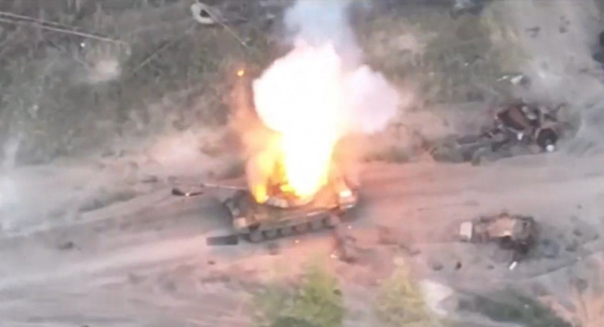 A russian T-72B3 tank is on fire near Kreminna, Luhansk Oblast / Video screengrab