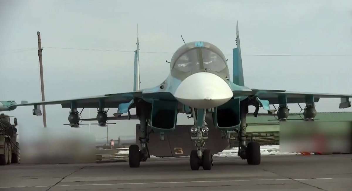 russian Su-34 with guided aerial bombs equipped with the UMPK module, spring 2024  / Open-source illustrative photo