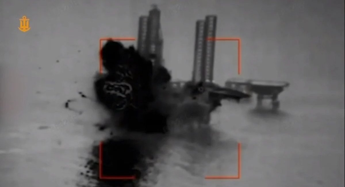 ​Ukraine’s Navy Destroyed russian Military Facilities on the Syvash Drilling Rig in the Black Sea (Video)