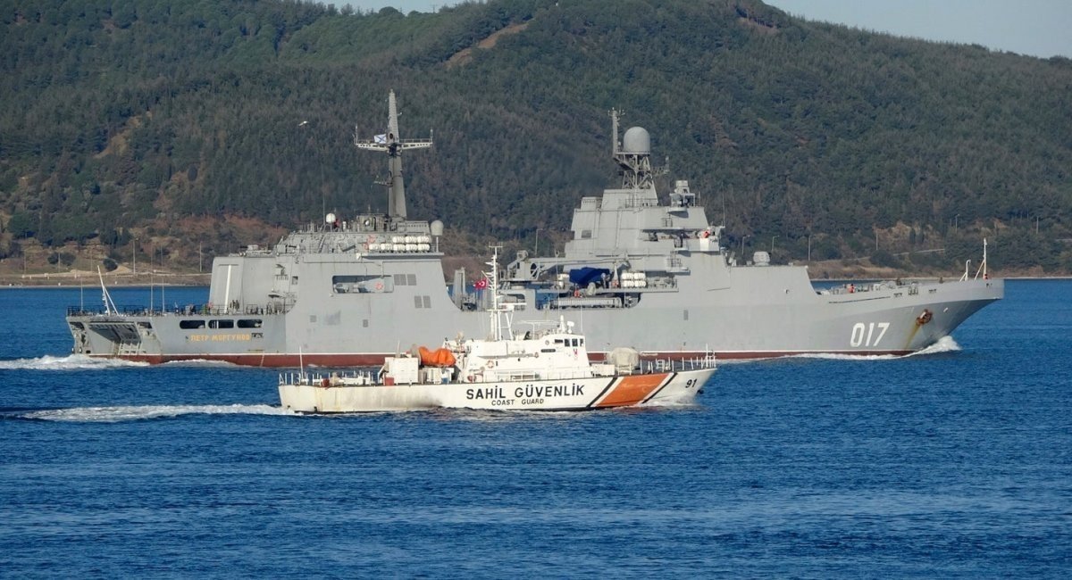 Project 11711 Petr Morgunov dock landing ship on itsway to cross Bosphorus and Dardanelles straits, February 2022 / Open source photo