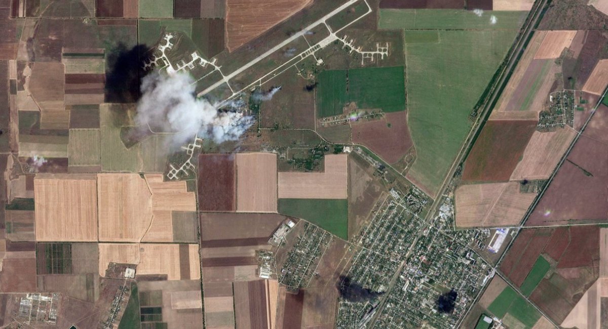 The result of the hits on russian military targets in temporarily occupied Oktiabrske on July 23, 2023 /  captured in a satellite image by Planet Labs, source - twitter profile @hwtnv  