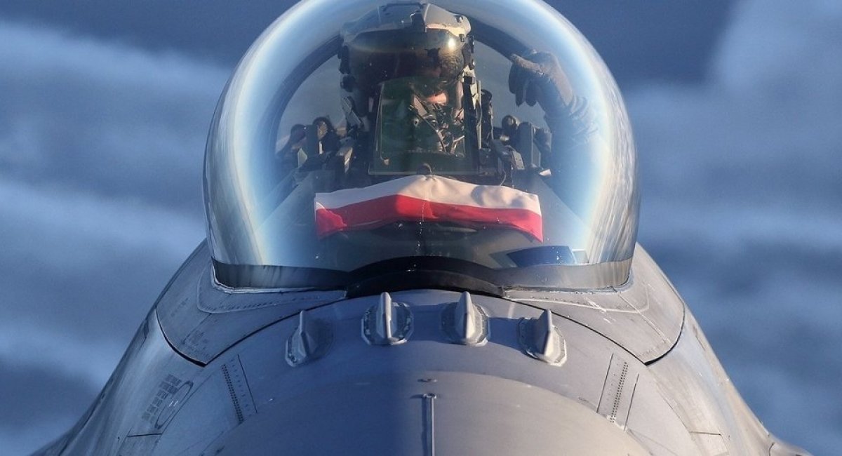 Polish pilot inside F-16 / Open source illustrative photo