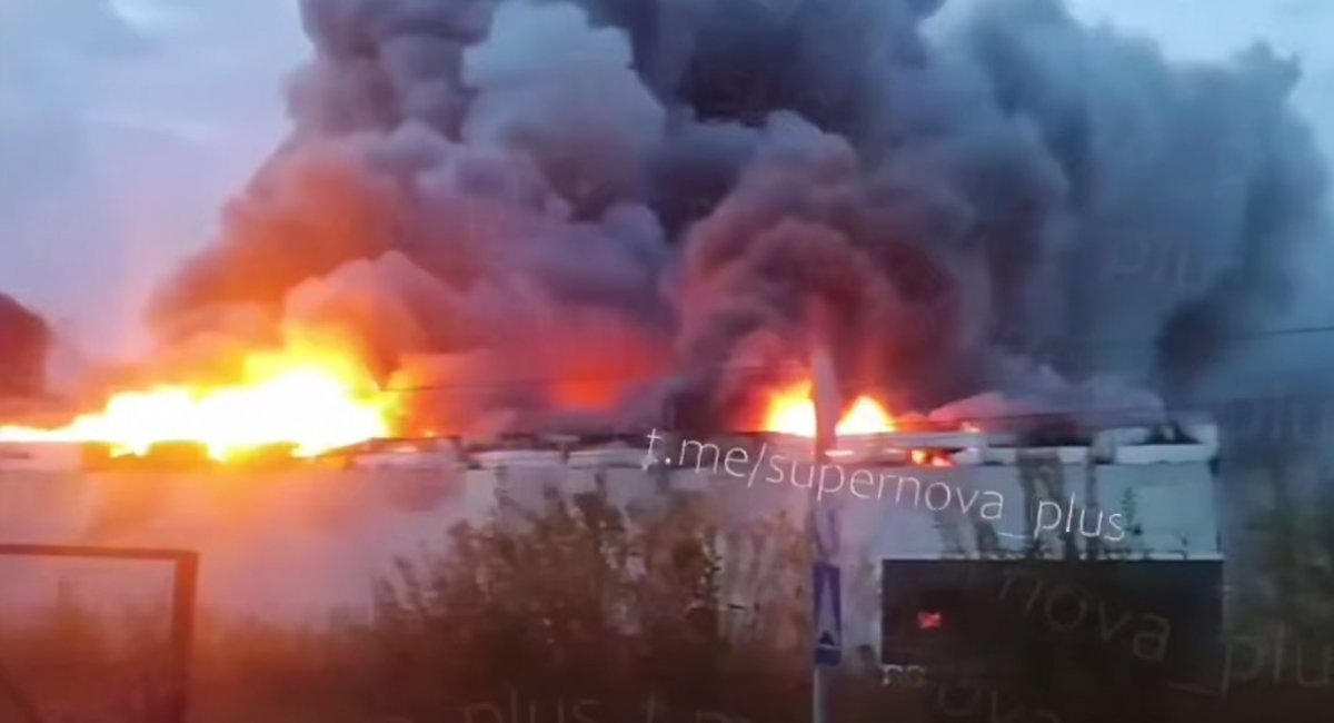 Ukrainian FP-1 Drones Hit Oil Terminals, VKontakte Data Center, Ozon Warehouse Near St. Petersburg (Video)