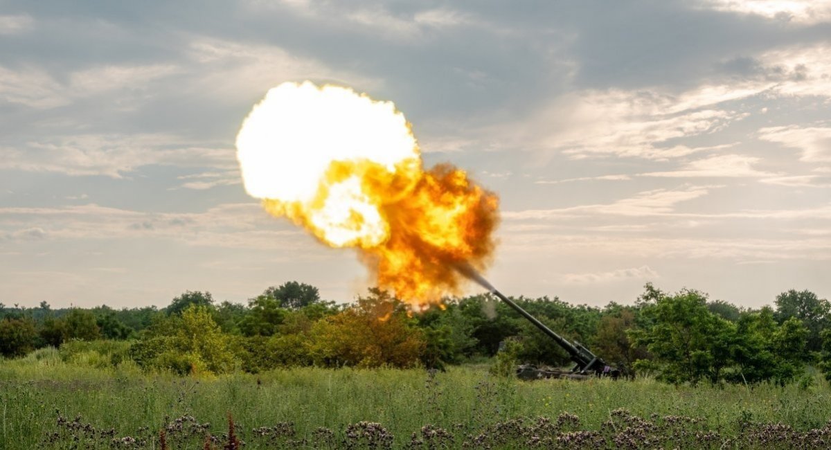 Artillerymen of the Ukrianian Armed Forces fire a 2S7 Pion 203mm gun at russian positions, August 2023 / Photo credits: Andrii Korchahin, the 43rd Artillery Brigade of UAF