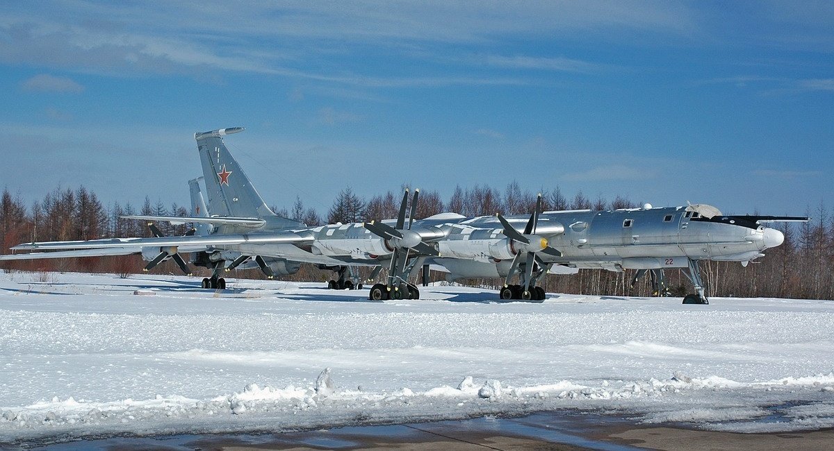 One of russia’s Tu-142MR aircraft that underwent maintenance in Mykolaiv in the 1990s / Open-source photo