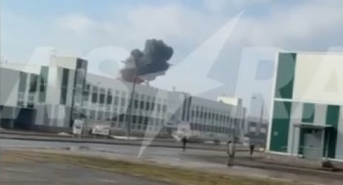 The moment a Ukrainian An-196 Liutyi UAV strikes one ofthe buildings ar the 333rd Combat Training Center in russia / 