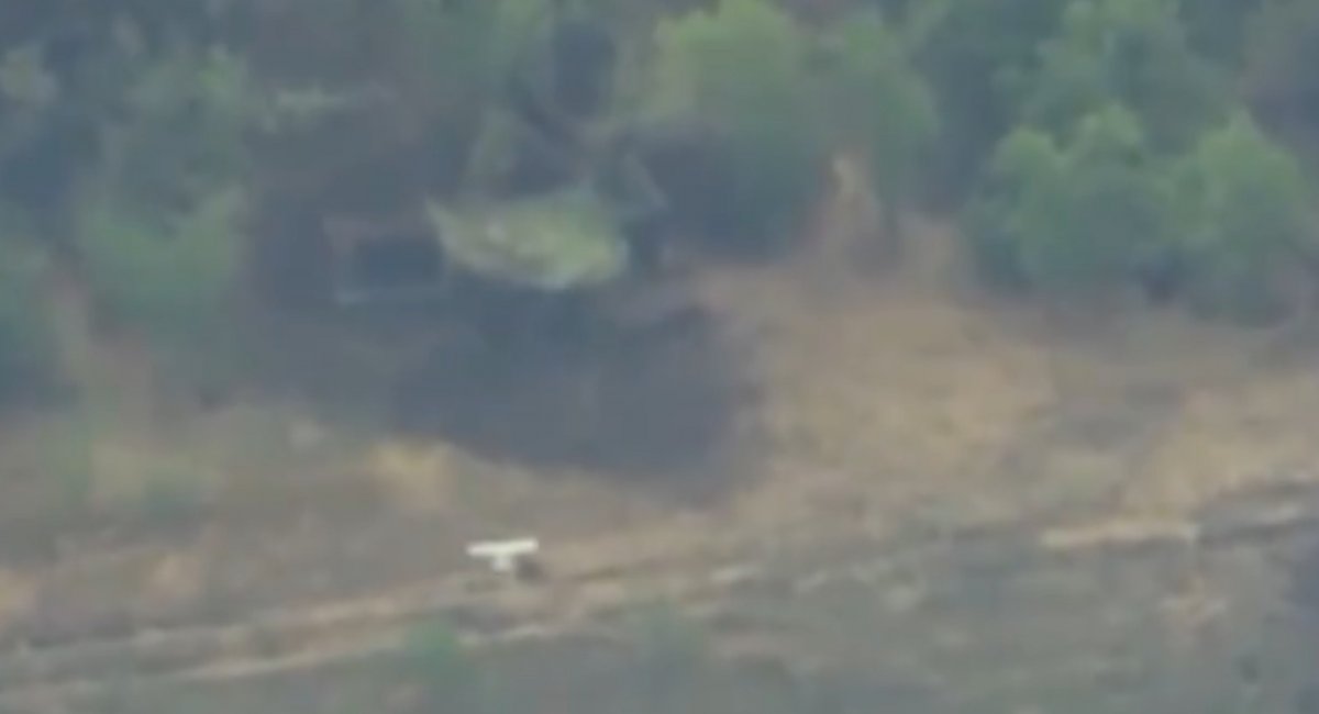russian gun and Ukrainian drone / screenshot from video 