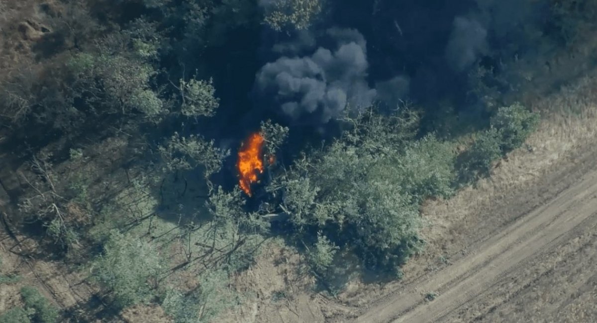 russia’s self-propelled 203mm cannon destroyed by Ukrainian HIMARS / freeze frame from the video of the 3rd operational brigade "Spartan"