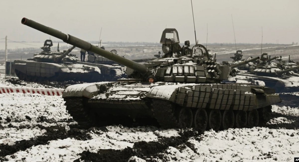 Russian T-72B3 tanks take part in drills at a firing range in the Rostov region, which borders Ukraine / Photo credit: AP