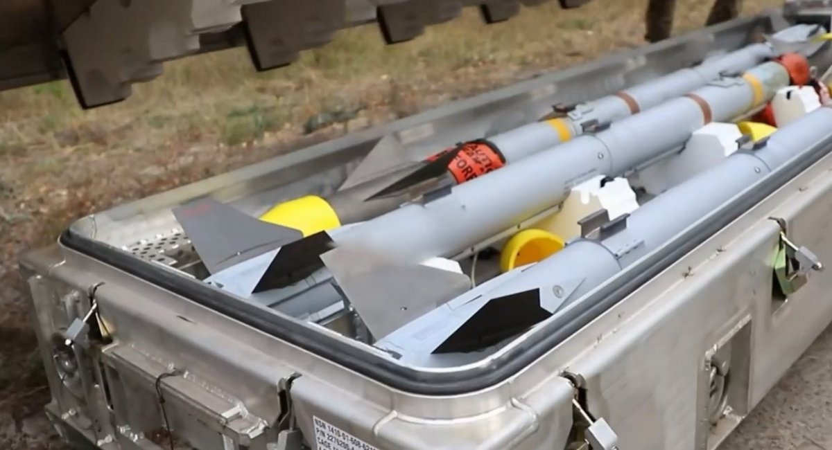 A box with AIM-9X Block II Missiles / Screenshot from video by Air Command "Center," October 2024