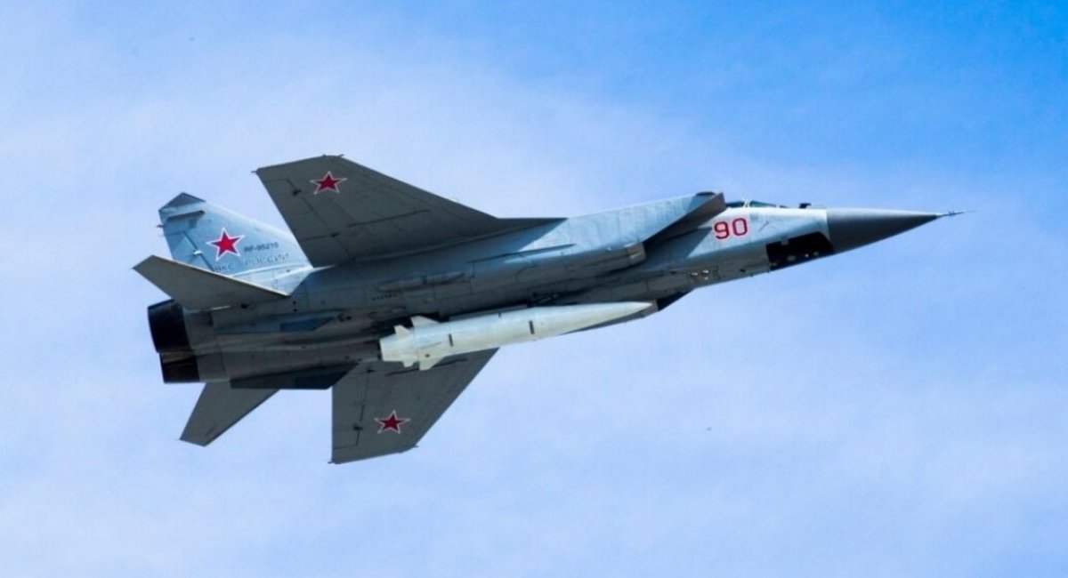 russian MiG-31K with X-47M2 "Kinzhal" hypersonic missile / Open-source photo