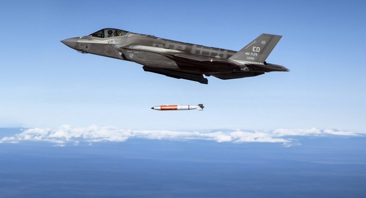 The B61-12 thermonuclear bomb from the F-35 aircraft / open source 