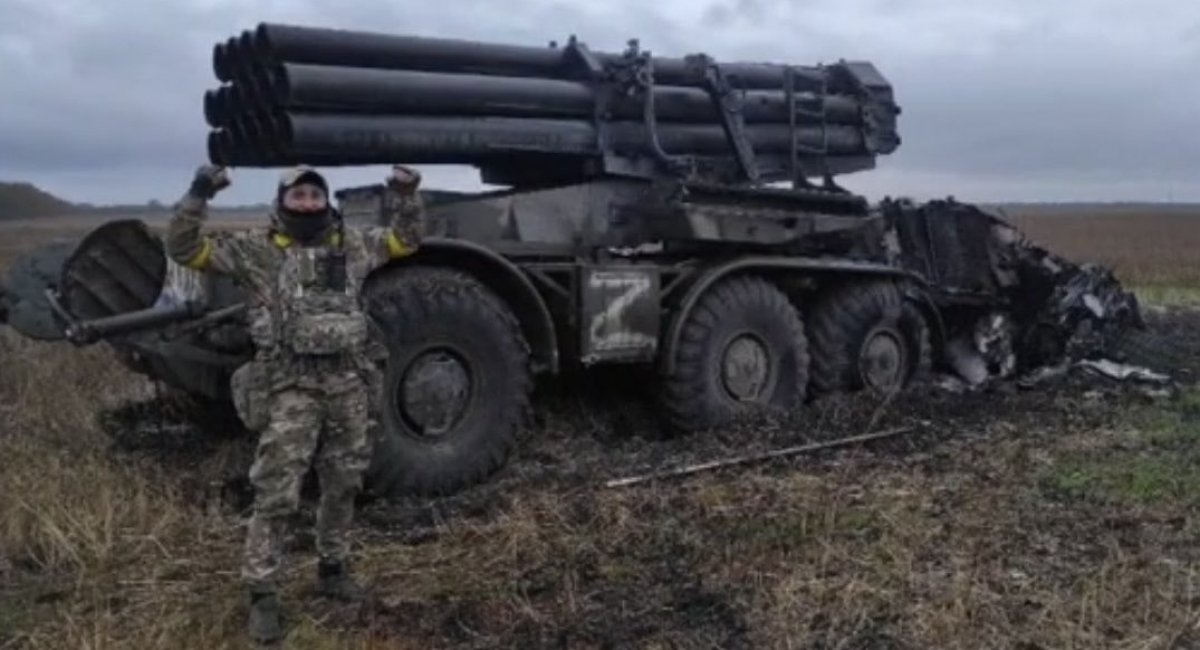 A Russian BM-27 Uragan 220mm multiple rocket launcher that was destroyed by the Ukrainian army in Kherson region / Photo credit: https://twitter.com/UAweapons