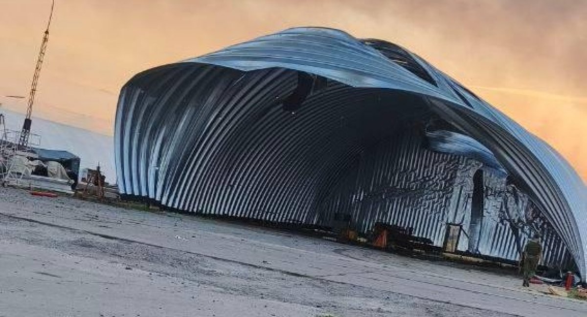 Damaged hangar at Marinovka airbase / Photo credit: t.me/TyskNIP