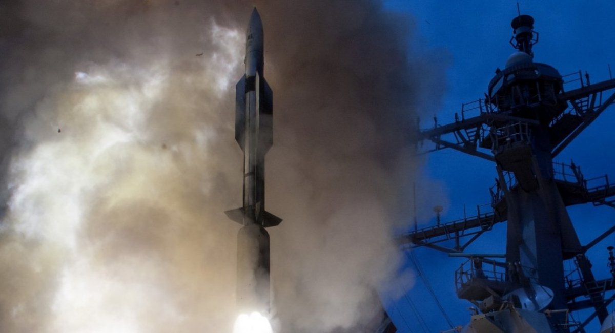 The SM-6 missile launch from ship / Photo credit: U.S. DOW