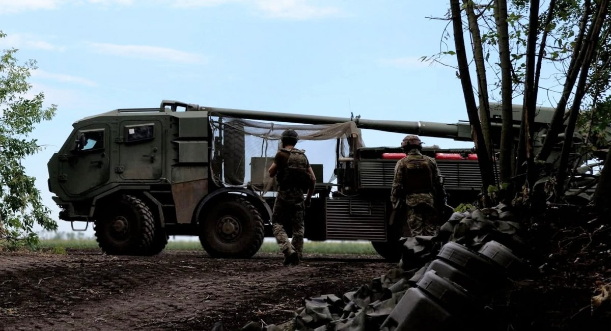 2S22 Bohdana self-propelled artillery system / Original photo credit: 44th Artillery Brigade AFU // Retouched by Defense Express