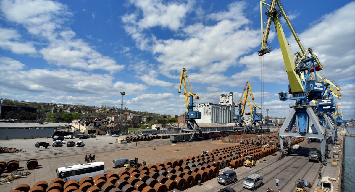 russians Prepare Occupied Mariupol Port for Smuggling Stolen Grain from Ukraine