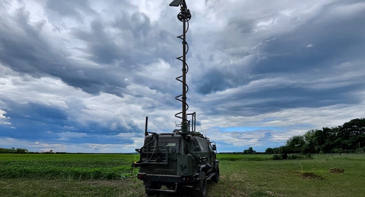 FC.K electronic warfare system on a Kozak armored vehicle / Photo credit: First Contact