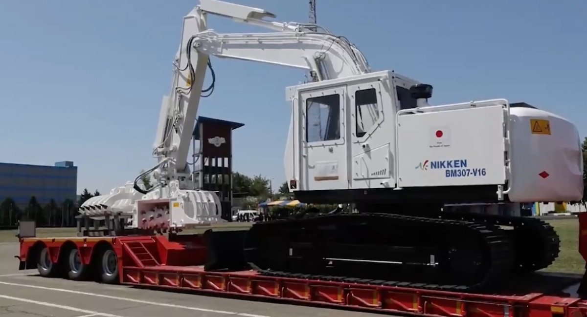 The Nikken mechanized demining machine / screenshot from video 