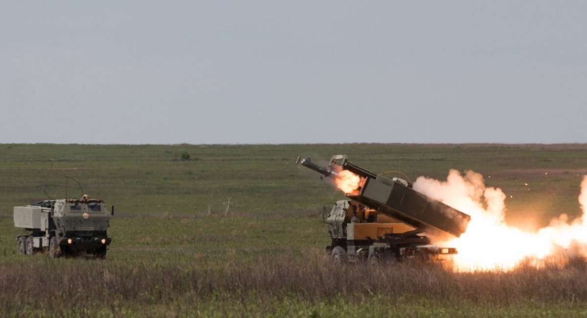 M142 HIMARS firing off missiles / Open source illustrative photo