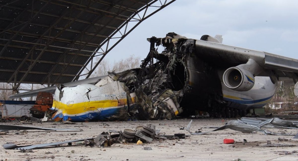 Debris of the world's biggest cargo aircraft Antonov An-225 Mriya pictured at the Hostomel Airfield on April 8, 2022 / Photo - The Kyiv Independent