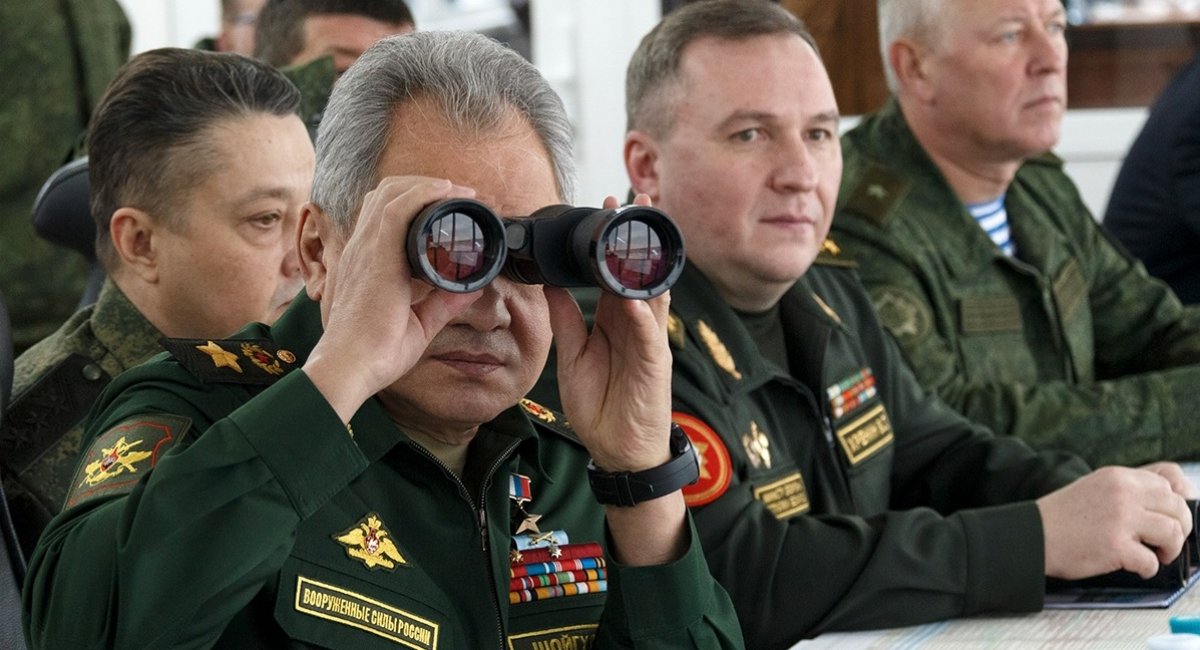 Ministers of defense of Russia and Belarus Sergey Shoygu and Viktar Khrenin inspecting the joint drills "Union Courage–2022" / Photo credit: Russian MoD