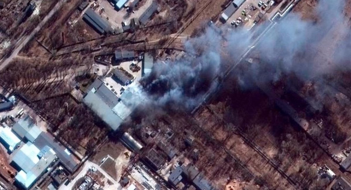 Satellite image, provided by Maxar Technologies showing fires at industrial aria and nearby fields of Ukrainian city Chernihiv during Russian invasion on Thursday 10.03. (Satellite image ©2022 Maxar Technologies, AP)