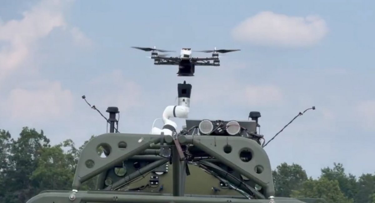 UAV landing using the Ralar system on an ISV buggy / Screenshot from Target Arm video