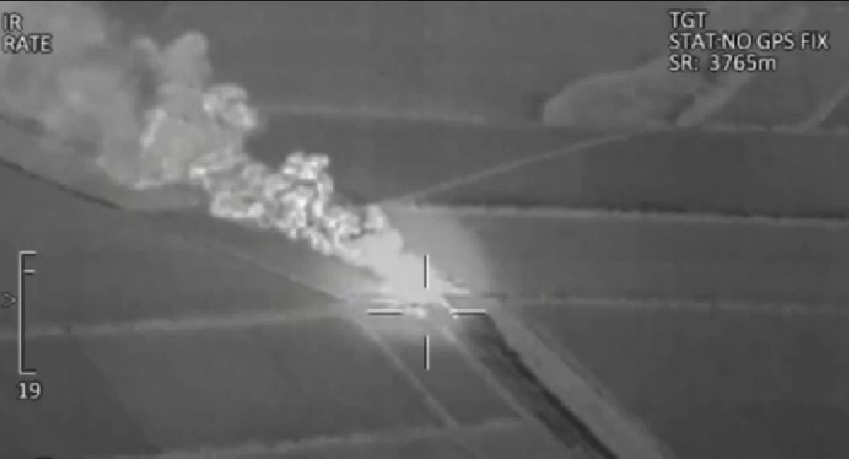 The russian occupiers' fuel tanker train is burning / Screenshot from the video
