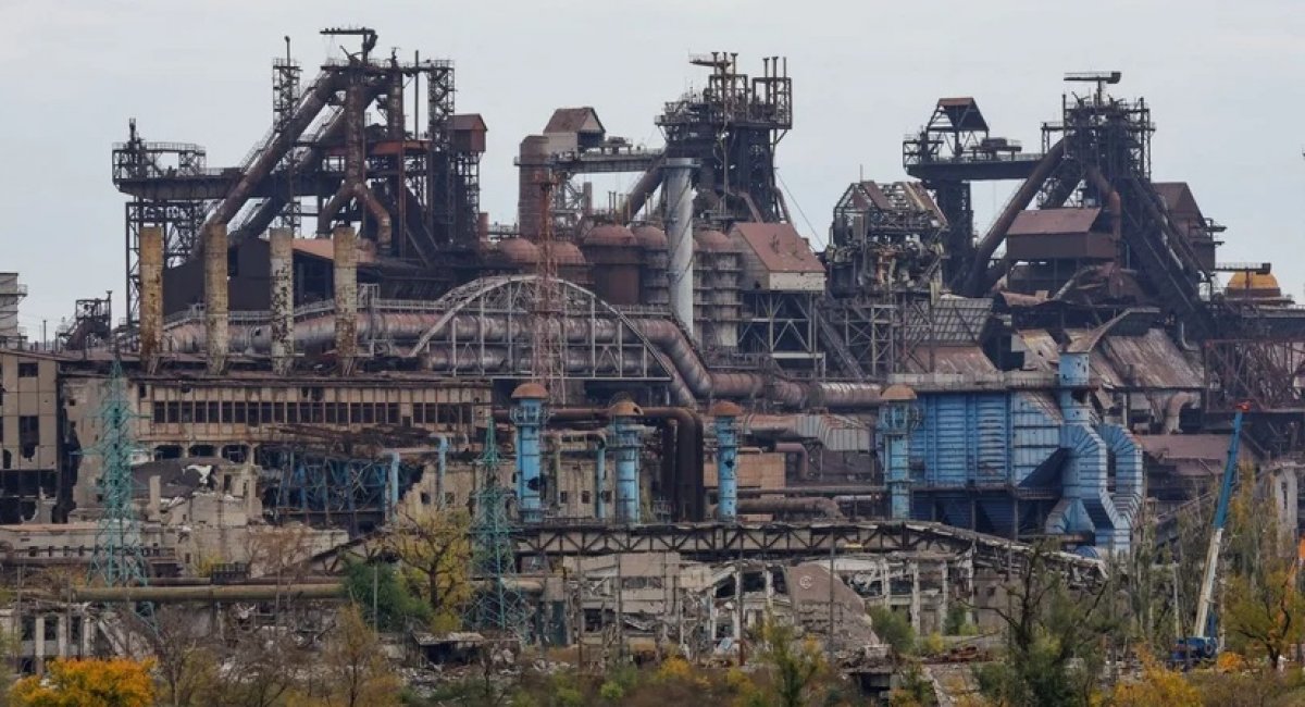 russians use ruins of Azovstal to deploy their attack helicopters / Photo credit: Reuters, Alexander Ermochenko