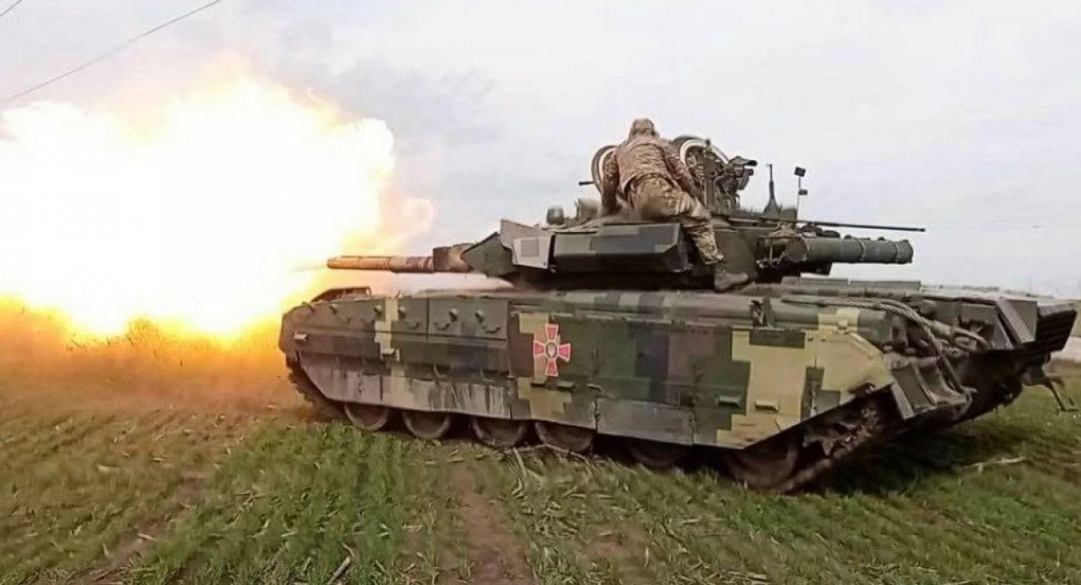 Tank T-84U is firing at the enemy / Photo credit: Twitter profile TankDiary, date of publication: May 29, 2022