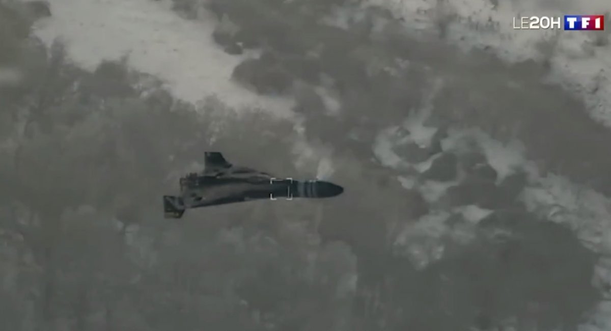 russian Shahed UAV in the sights of a machine gun on the An-28 aircraft / Screenshot from TF1 video