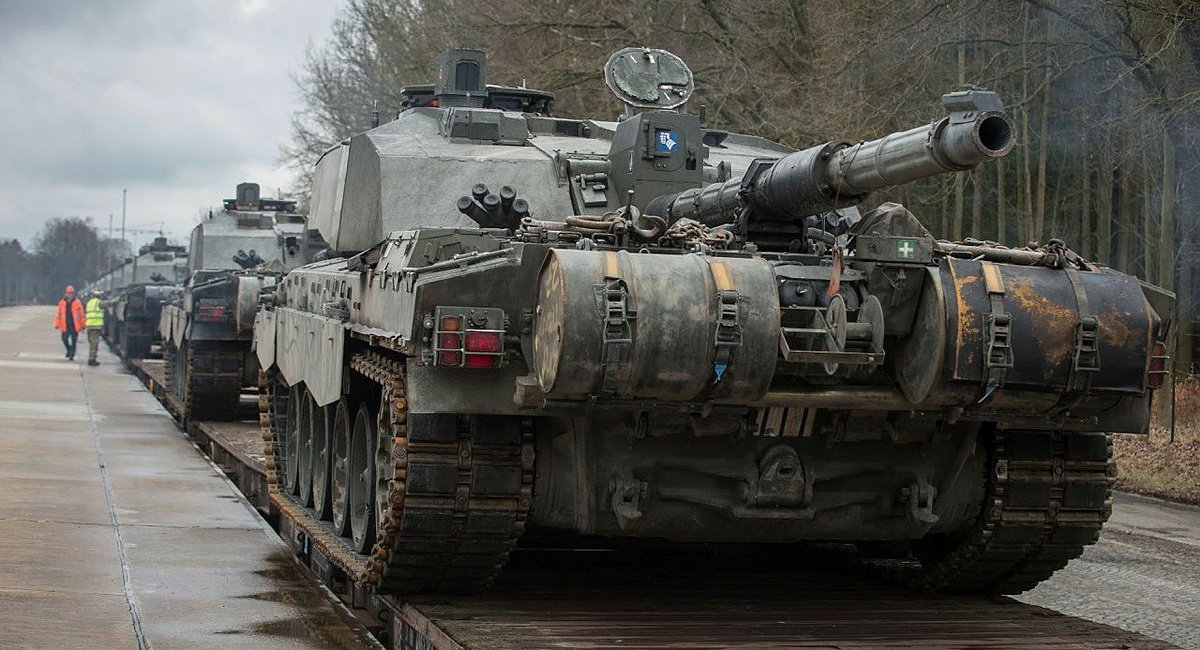Challenger 2 tanks loaded on a train for transportation and redeployment aftr a live firing exercise / Illustrative photo credit: UK MoD Defence Imagery portal