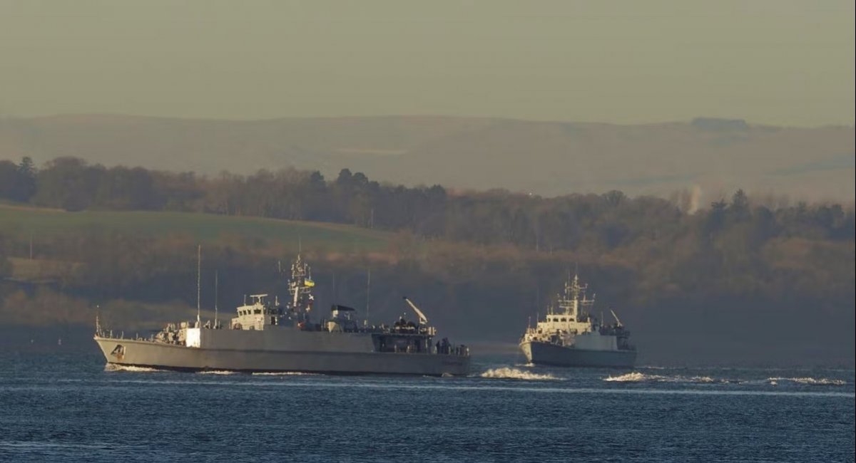 The “Chernihiv” and the “Cherkasy” minehunters in the open sea under the flag of Ukraine for the first time, January, 2023 / Photo credit: Dave Cullen
