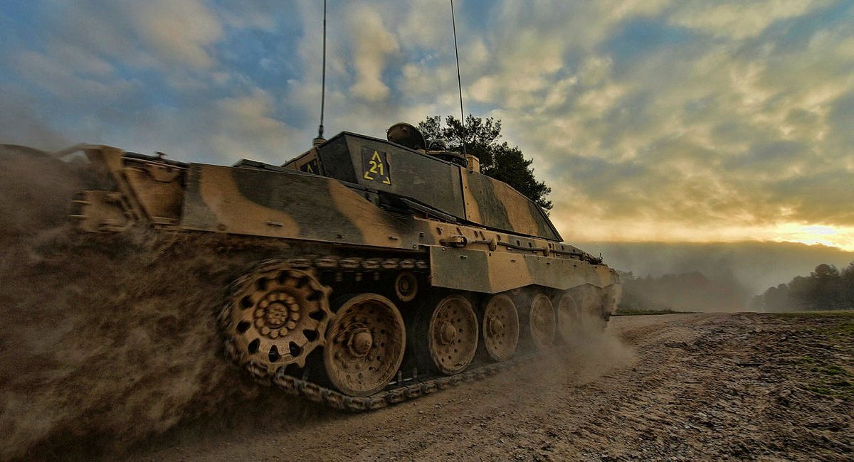 Challenger 2 on the move / Illustrative photo credit: UK Ministry of Defense