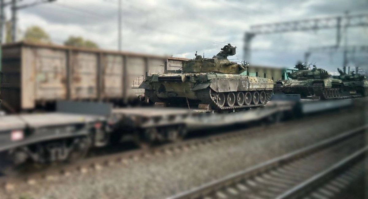russian T-80UD tanks being transported by rail after removal from storage, September 2023 / Open-source image