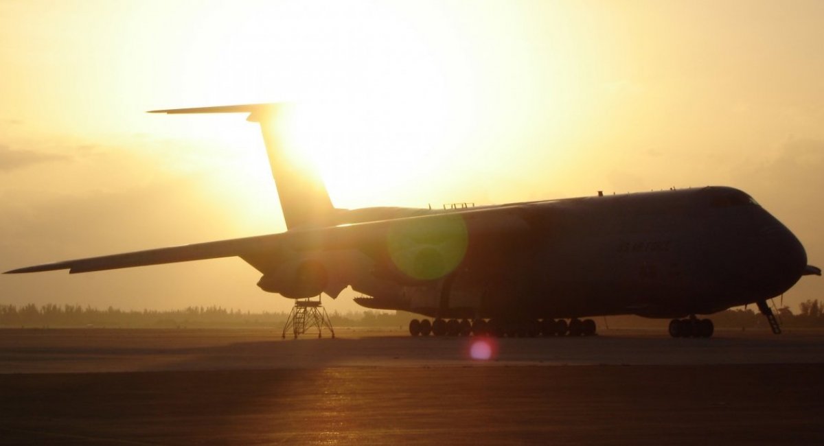 C-17  Globemaster III /  Photo credit: U.S. Air Force