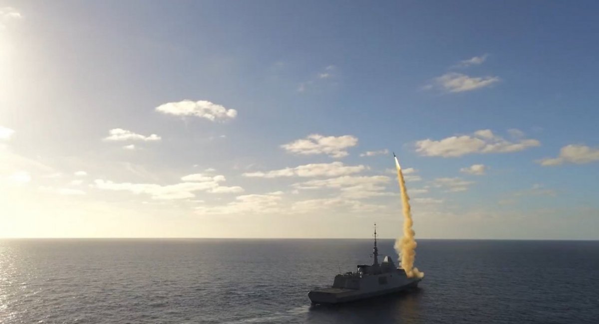 Launch moment of the Aster 30 missile against the MICA-EM from the FREMM-class frigate Alsace / Screenshot from video