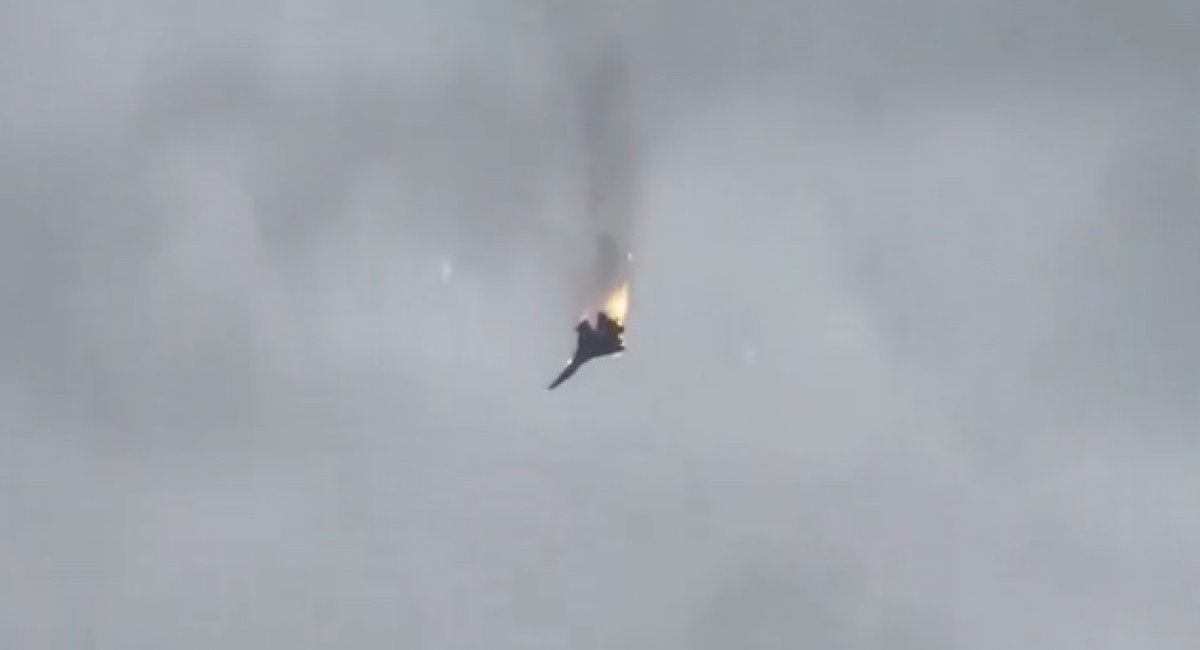 russian SU-27 aircraft on fire / screenshot from video 