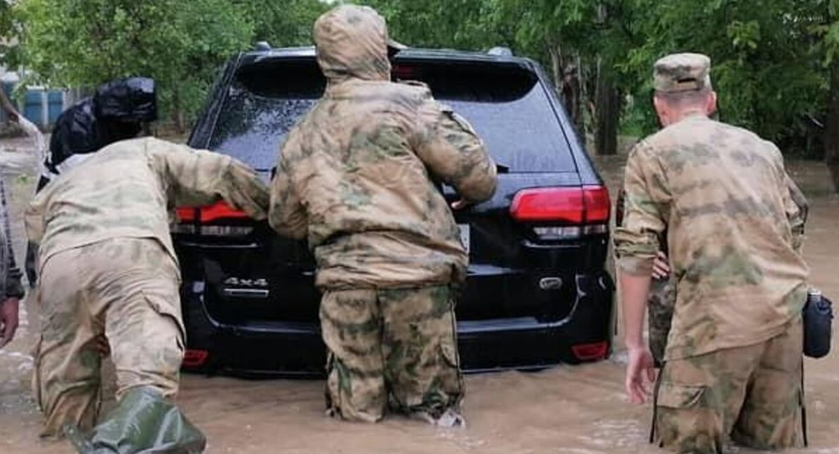 ​Russian Army Running Out of Water in Occupied Kherson, Trying Escape on Motorboats